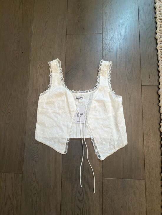 Princess Polly Tops - Princess Polly White Lace Trim Tie Front Crop Top Size US 8